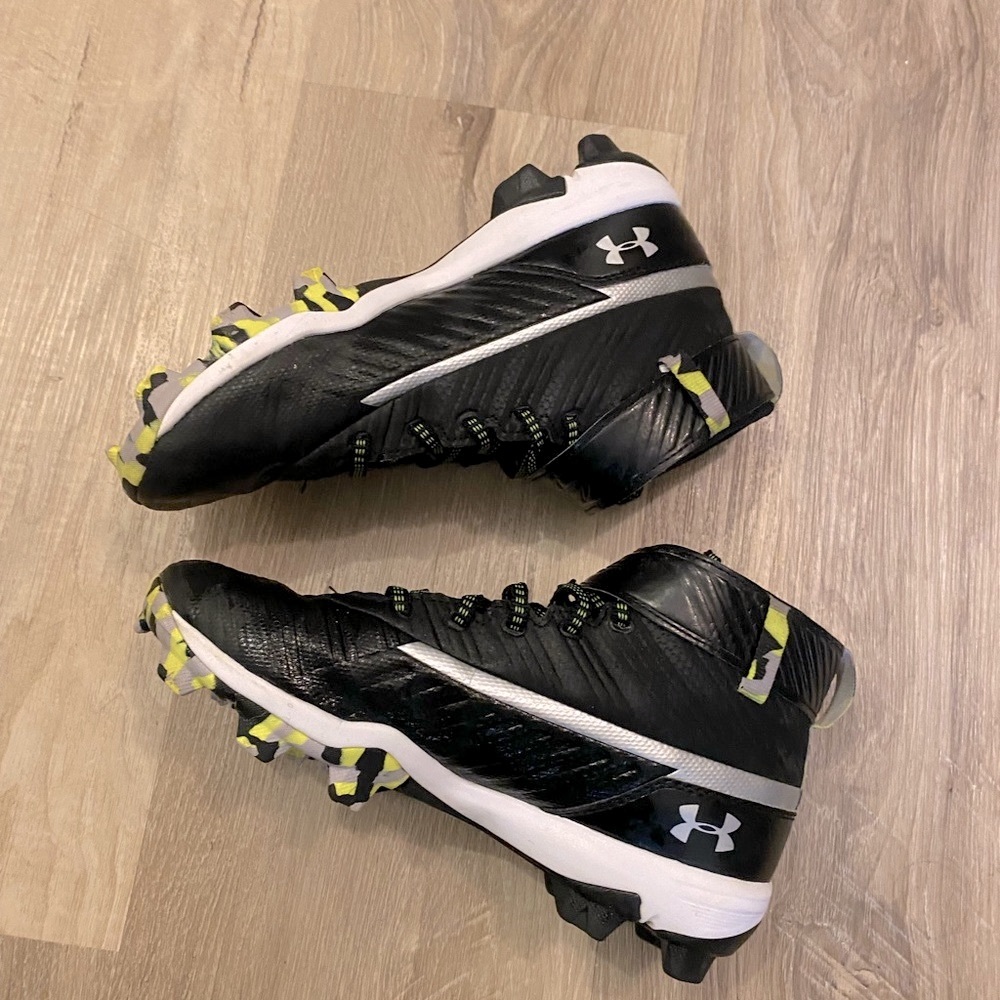 UNDER ARMOUR Unisex CLEATS